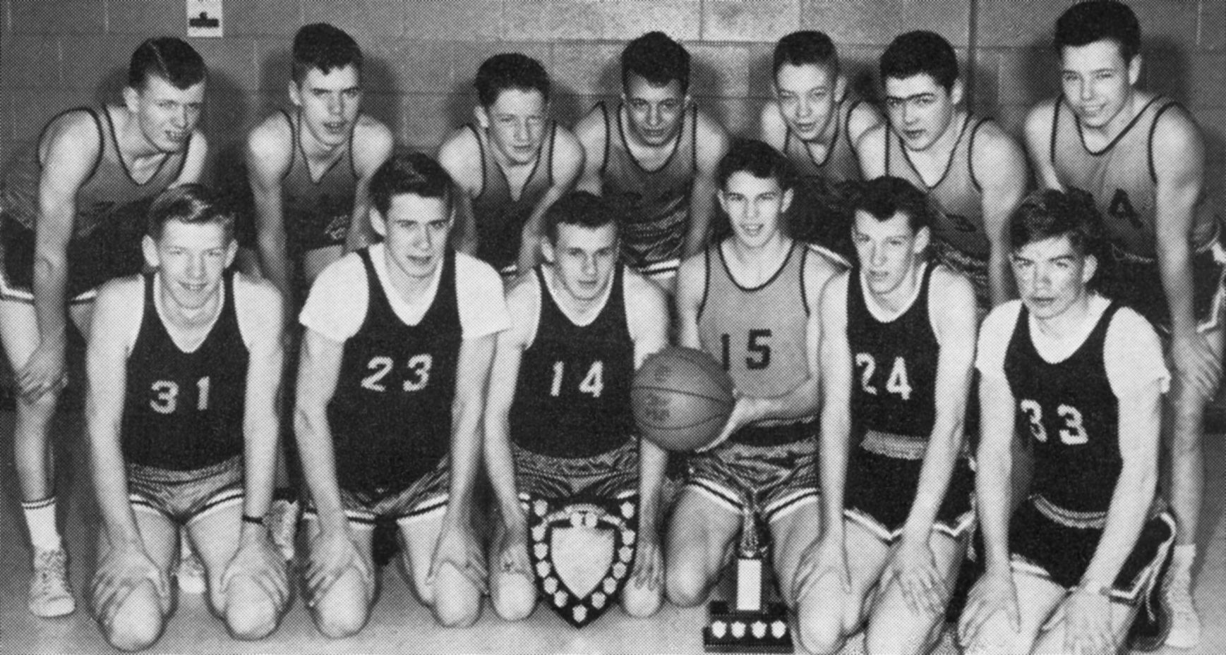(Click to magnify) FRONT: Bruce Gillham, Paul Barton, Dave Maxwell, Jim Munro, Brian Myers, Keith McFarlane; SECOND ROW: Rene Morrison, Larry Manley, B. Sanders, B. Waller, T. Arens, Ged Stonehouse, Dave Smith.