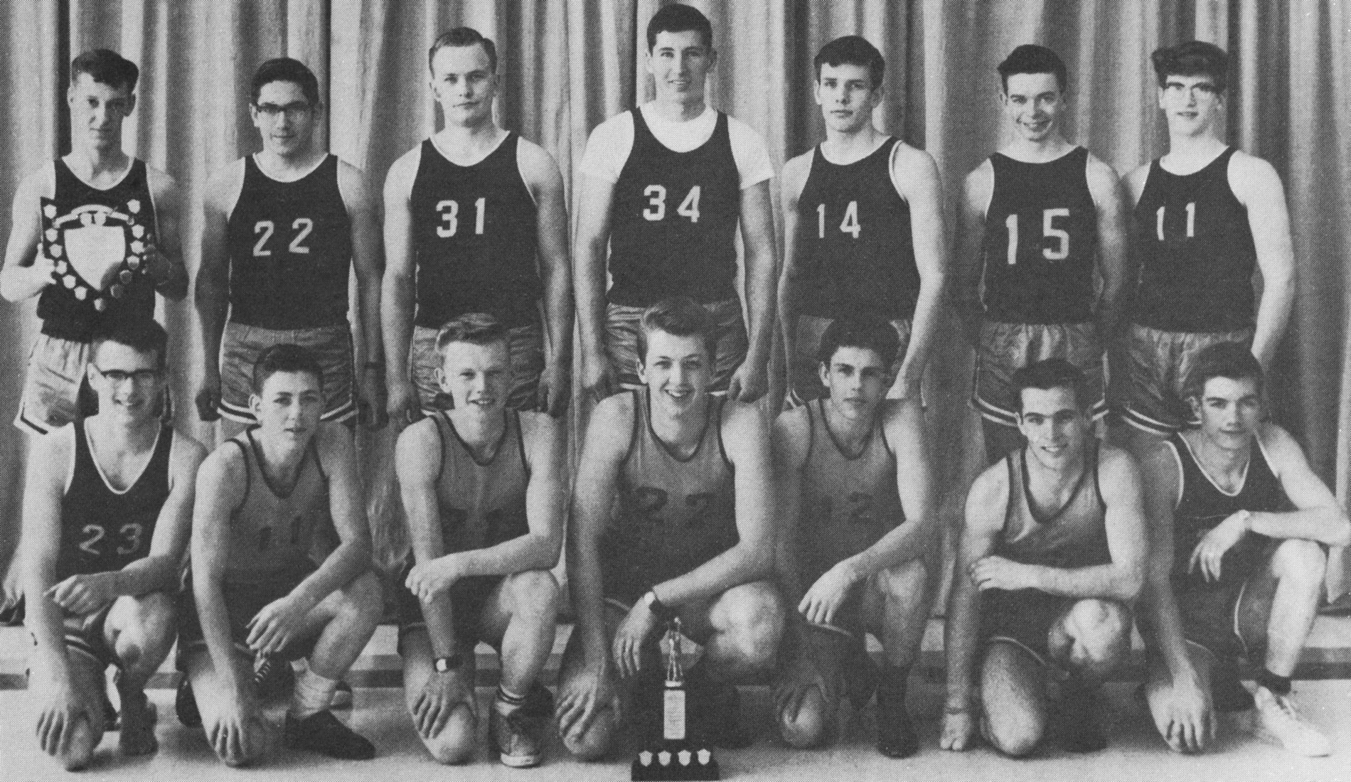 (Click to magnify) FRONT ROW: John Armstrong, B. Geisberger, Barry Timbers, Wayne Bell, B. Weldon, R. Long, Keith McFarlane; BACK ROW: Brian Meyers. Colin McGillivray, Garry Harrison, Rich Lunney, Gord Whitney, Bill Leask, Sandy Taylor.