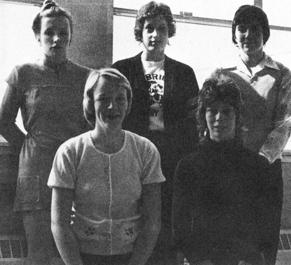 (Click to magnify) Marginal quality original photo. FRONT ROW: Denyse Arnold (vice), Jane Kydd (skip); BACK ROW: Val McDonnell (spare), Judy Passmore (lead), Sue Kester (second).