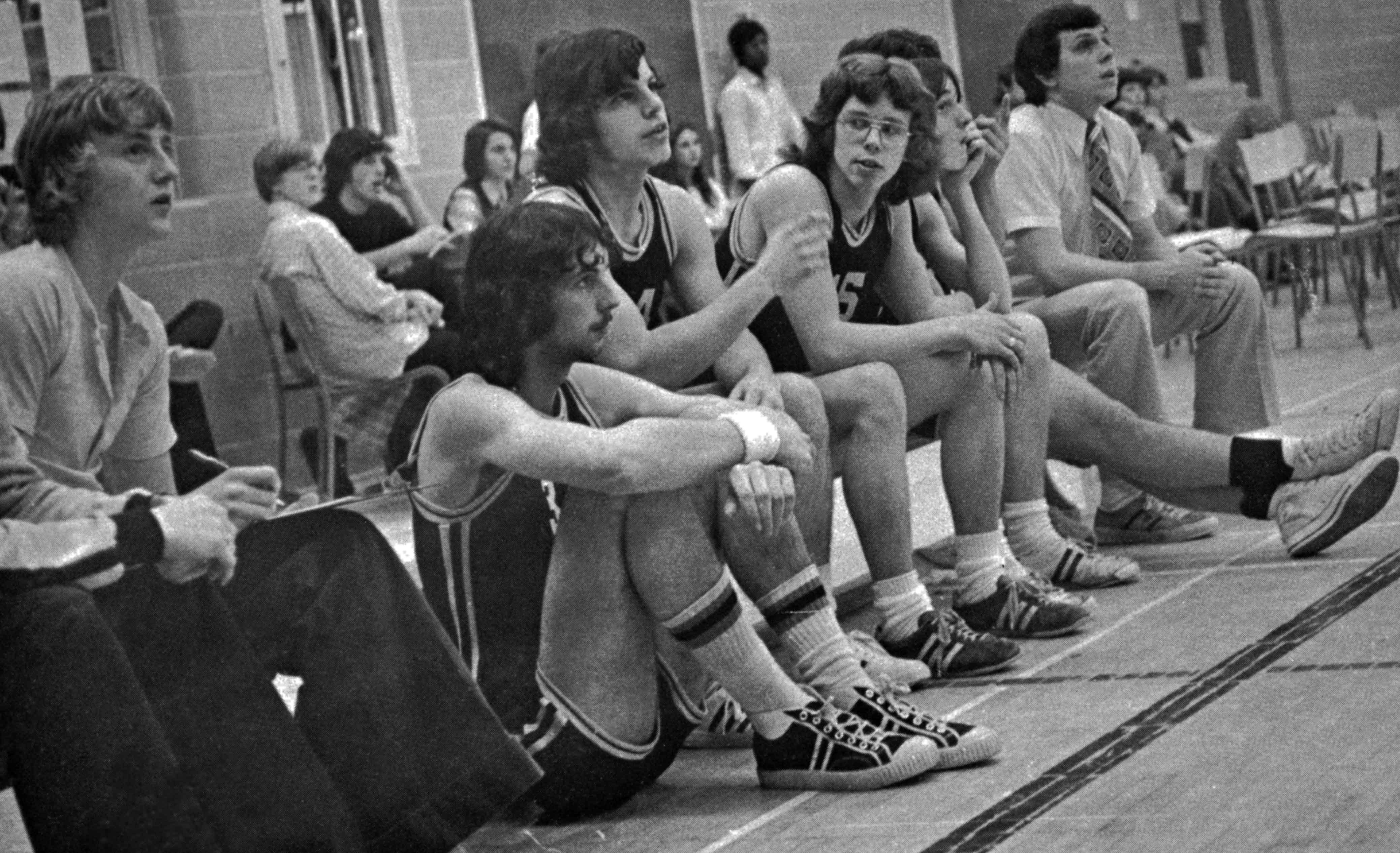 (Click to magnify) ... Sitting on floor: Peter Freskiw, Middle (pointing) Mark Griffin, turned to camera, John Elson; coach (far right) Brian Manorek; Student with pen in hand (probably keeping stats), unknown.