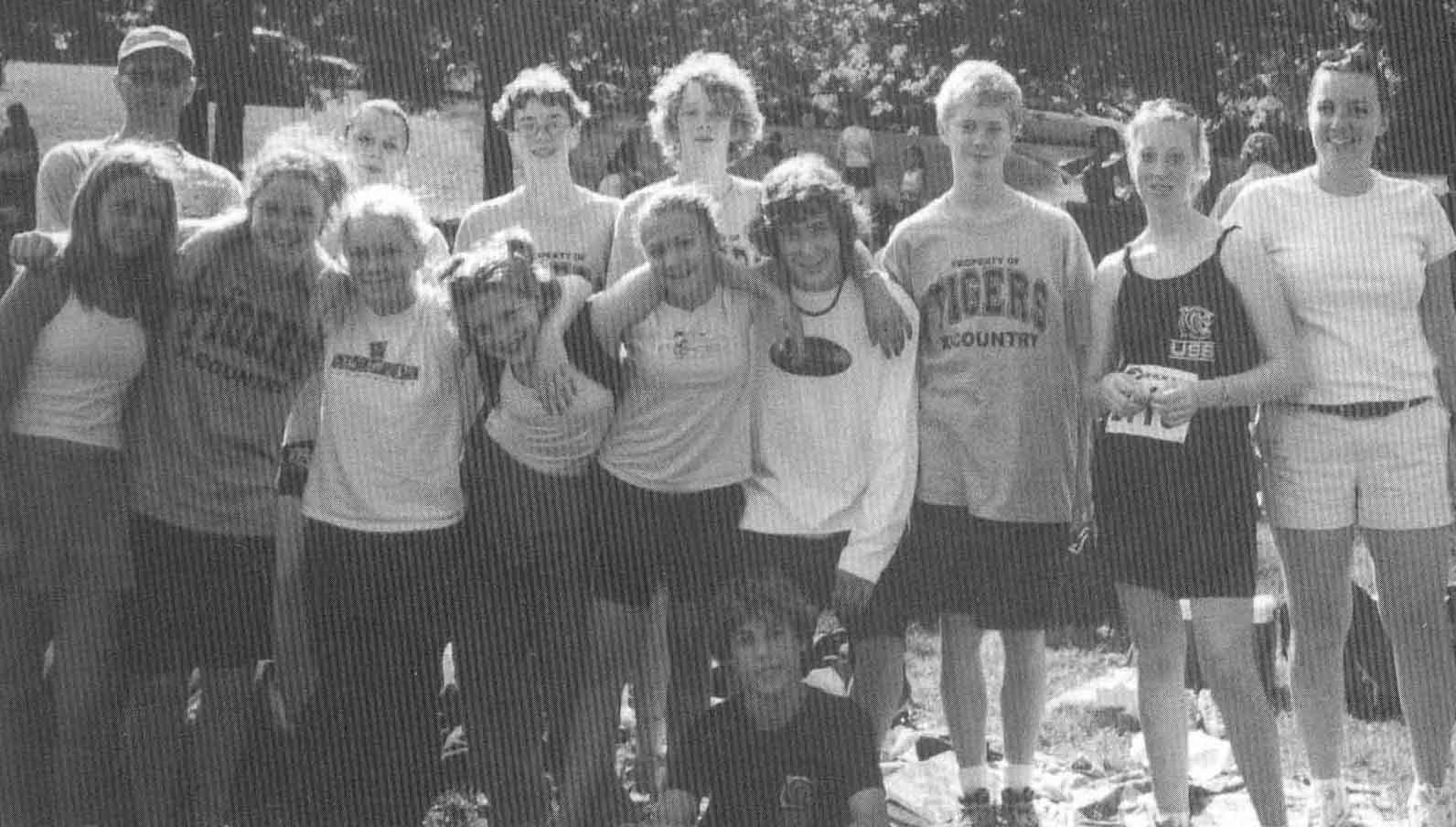 (Click to magnify - very poor original) NOT explicitly captioned ... 5 runners represented USS at OFSAA ... they were: Melanie Thompson, Nikki Peacock, Christine Hale, Lyndsay Tarling & Luke Irwin.