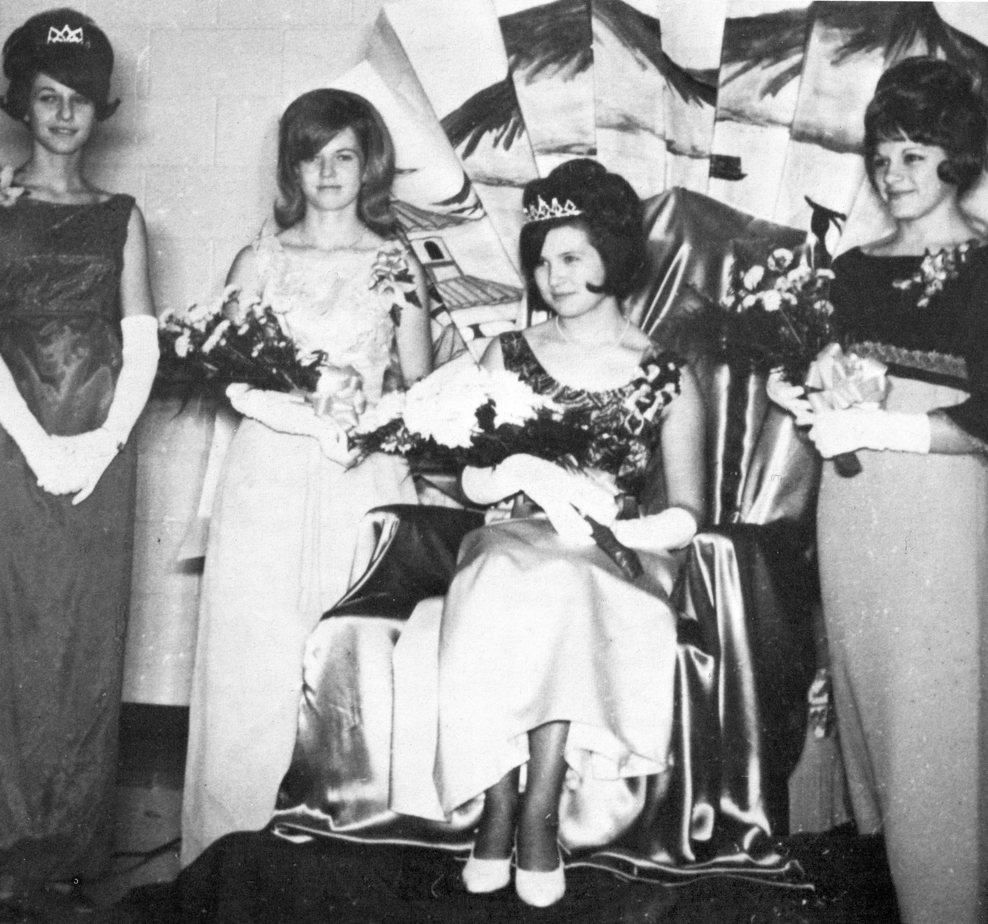(Click to magnify) Carol Hodgkins( Queen)
Linda Johnston and Beverly Clarke (Princesses)
Betty-Anne Foote(Outgoing Queen)
